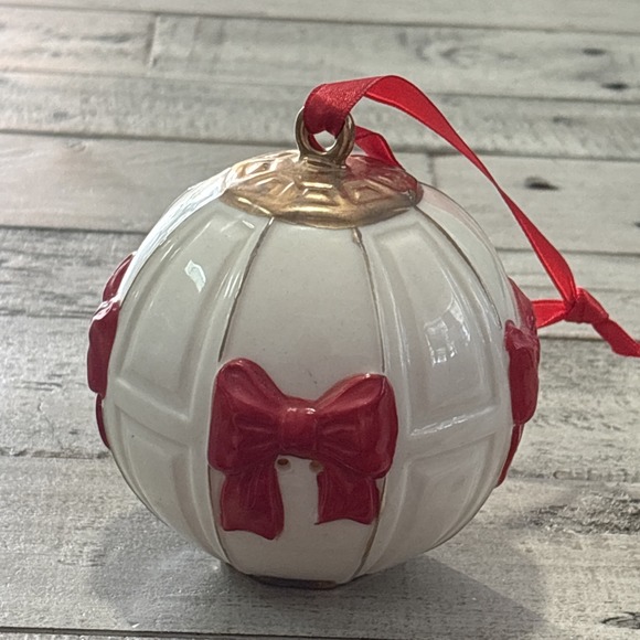 Elizabeth Arden 1994 Red Door Scented Porcelain Pomander Christmas‎ Ornament - Picture 2 of 12